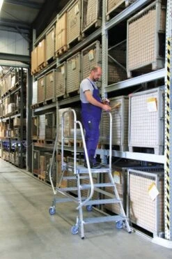 Günzburger Aluminium-Podestleiter,beidseitig Begehbar, 7 Stufen, 51207